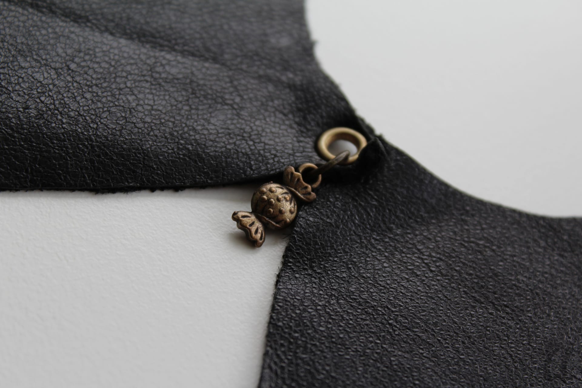 black leather necklace with candy pandant (detail)