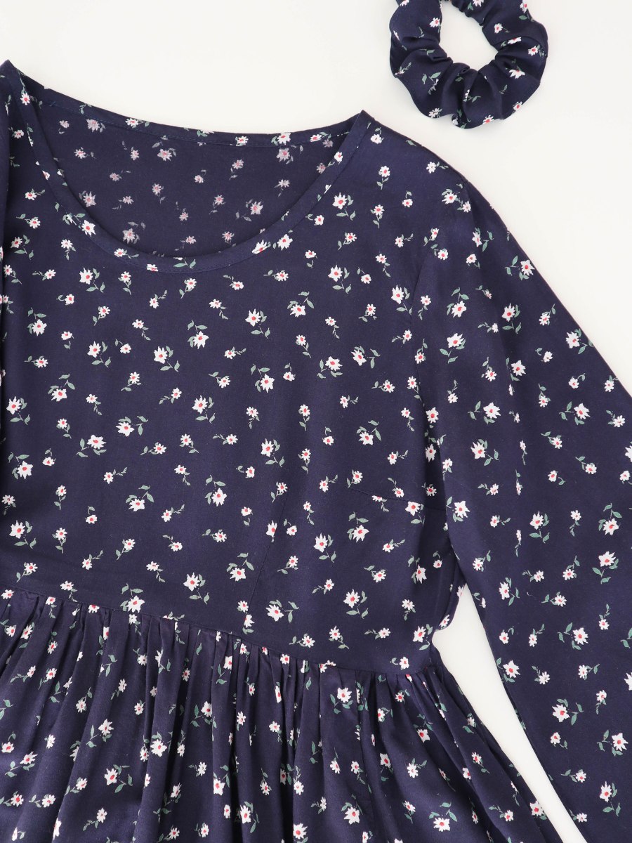 in prag de vara cu o rochie inflorata