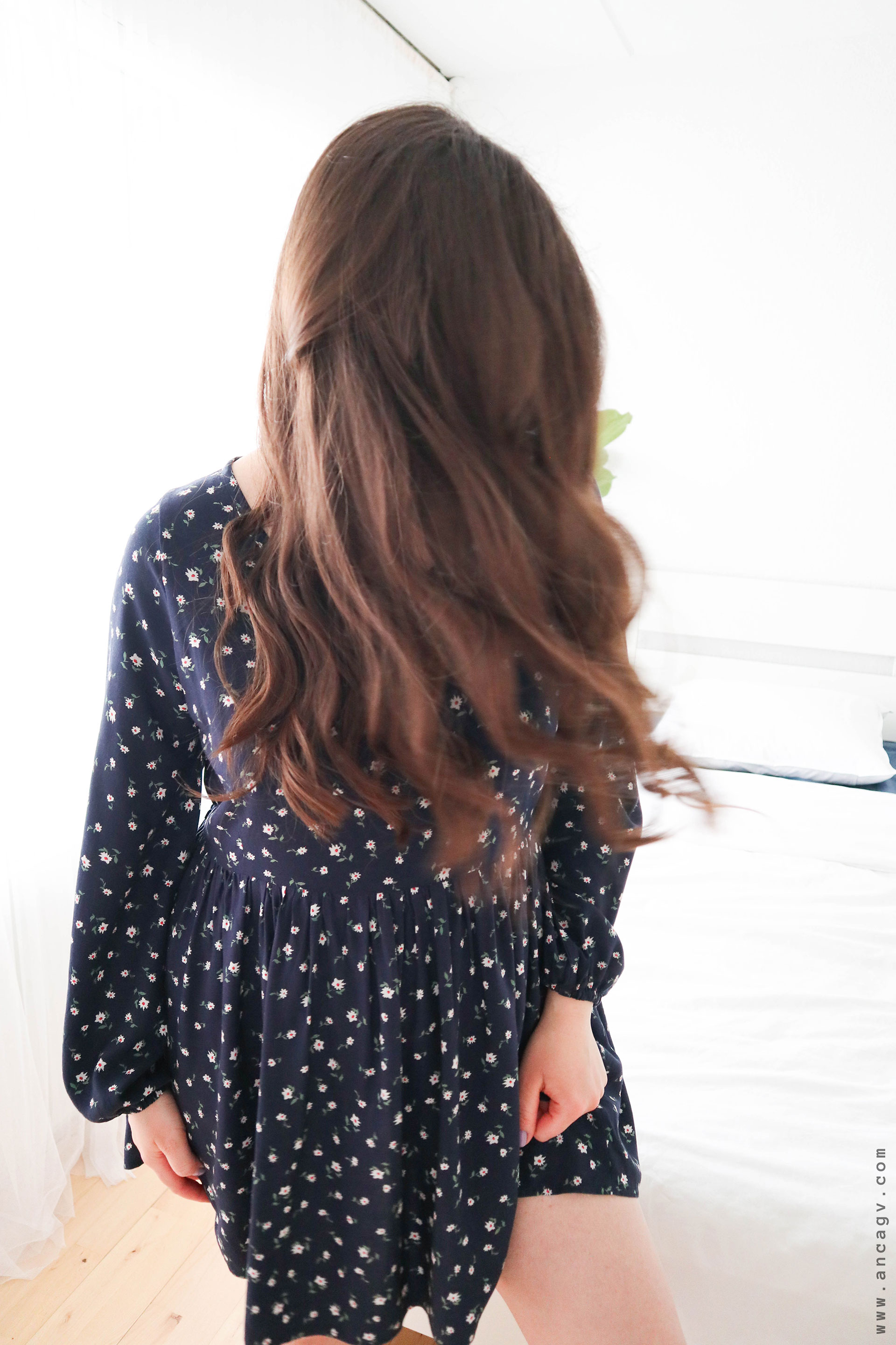 in-prag-de-vara-cu-o-rochie-inflorata11