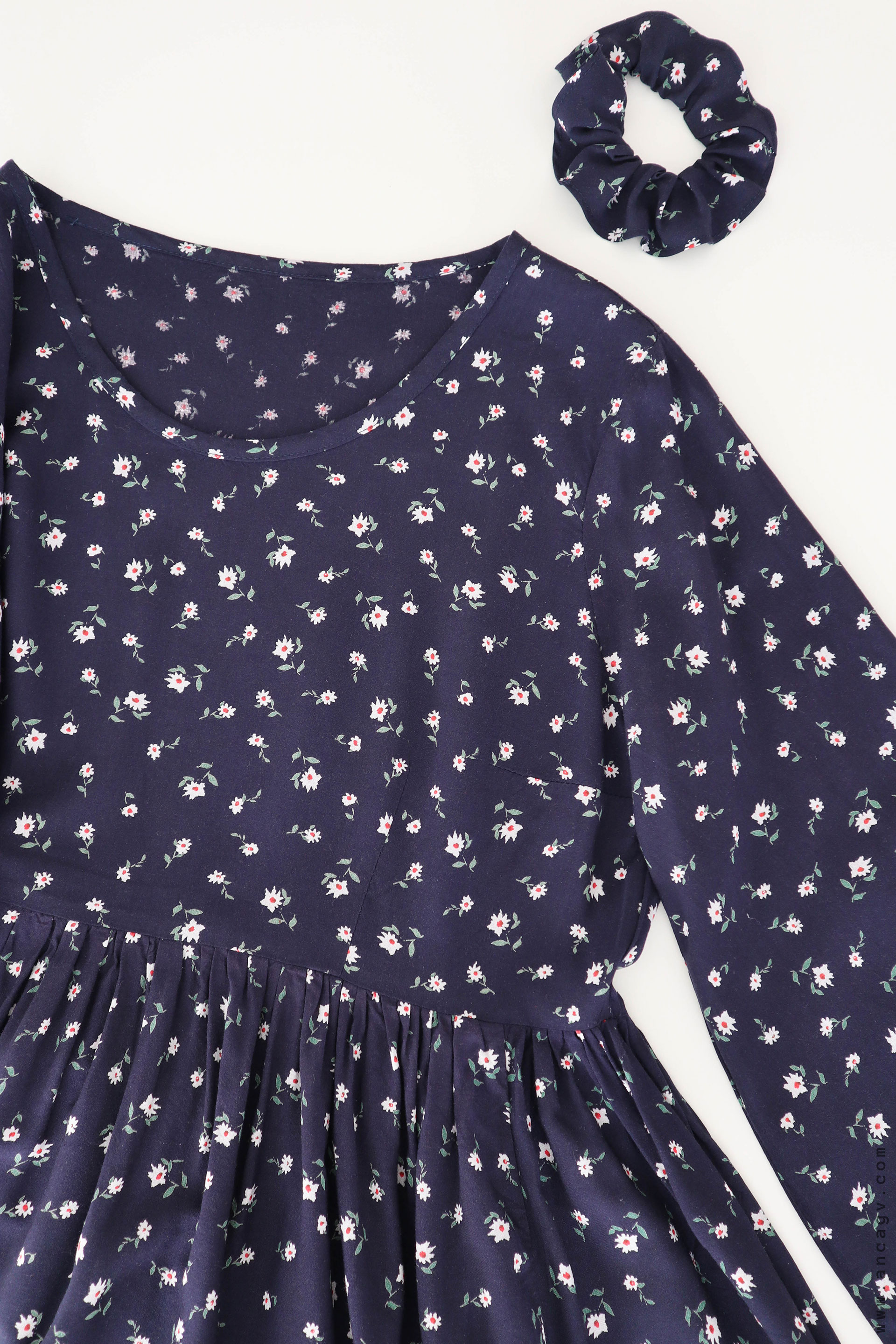 in-prag-de-vara-cu-o-rochie-inflorata12