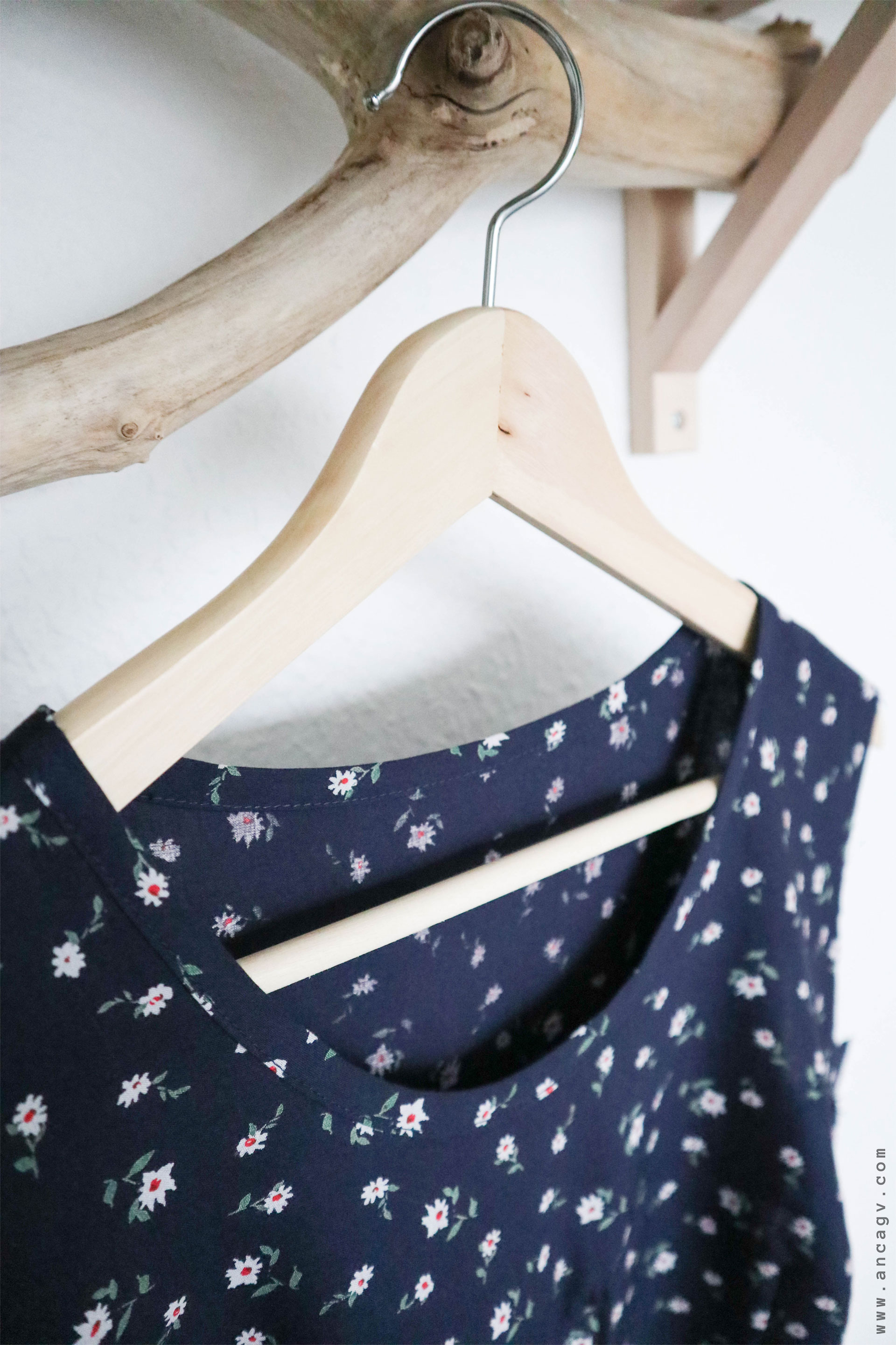 in-prag-de-vara-cu-o-rochie-inflorata20